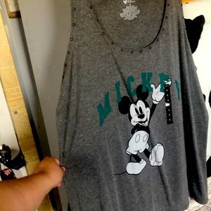 I’m selling 3 tank tops,a crystal and lights. One tank top never worn.